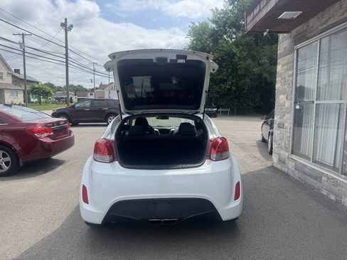 Used 2017 Hyundai Veloster FWD image 11