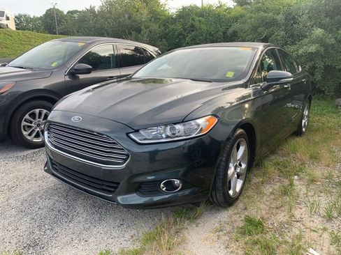 Used 2016 Ford Fusion SE FWD image 4