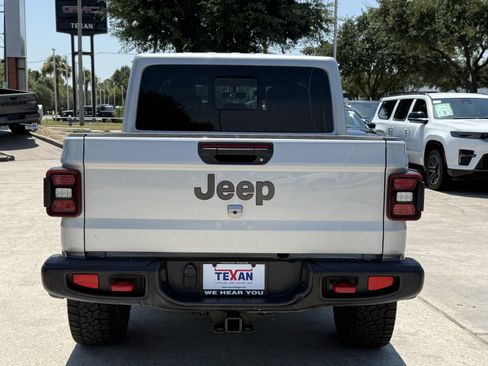 Used 2023 Jeep Gladiator Rubicon w/ LED Lighting Group AWD/4WD image 6