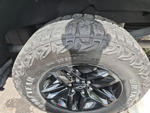 Used 2024 Chevrolet Silverado 1500 LT Trail Boss w/ Convenience Package II image 13