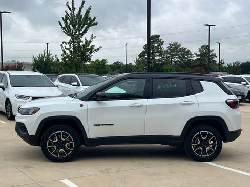 Used 2025 Jeep Compass Trailhawk AWD/4WD image 6