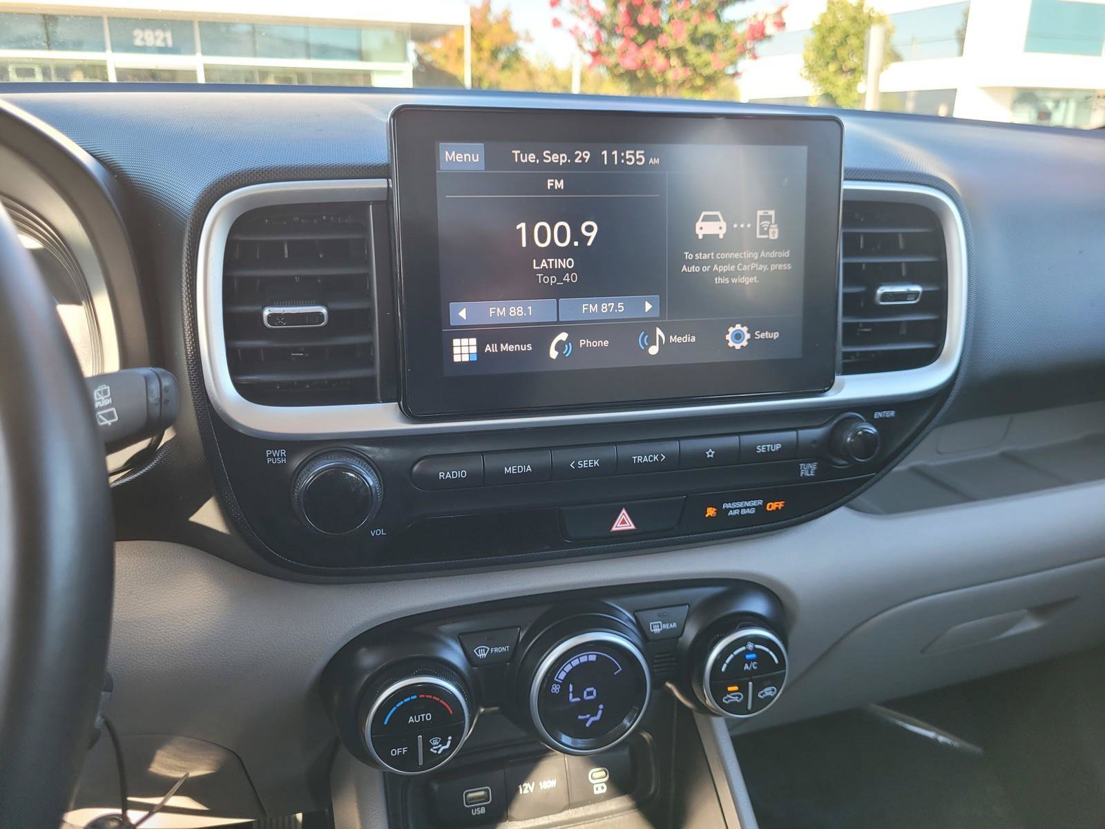 Used 2023 Hyundai Venue SEL FWD image 27