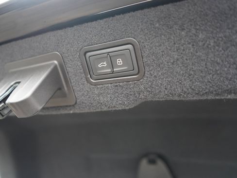 Used 2022 Audi S8 w/ S8 Comfort Plus Package image 46