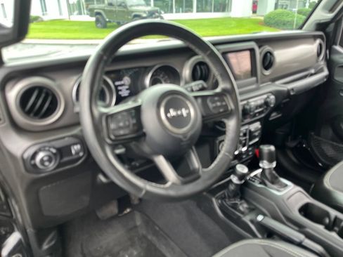 Used 2023 Jeep Gladiator Sport AWD/4WD image 2