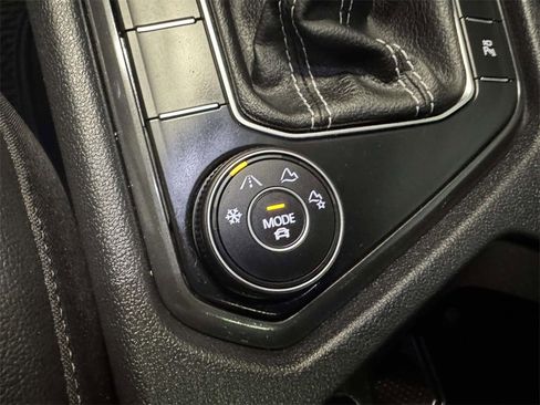 Used 2022 Volkswagen Tiguan SEL R-Line image 24