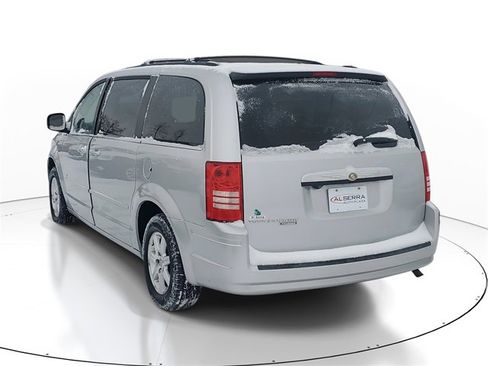 Used 2008 Chrysler Town & Country Touring image 3