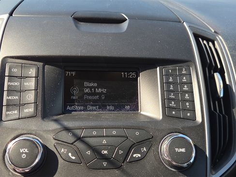 Used 2018 Ford Edge SE image 10