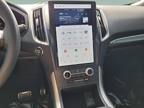 Used 2024 Ford Edge ST-Line image 15