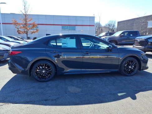 Used 2026 Toyota Camry SE image 8