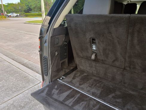 Used 2017 Land Rover Discovery HSE image 50