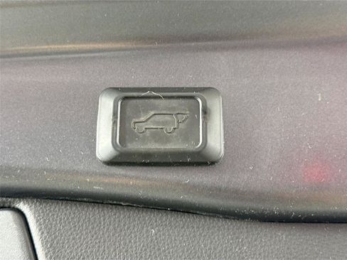 Used 2020 Toyota RAV4 XLE Premium FWD image 37