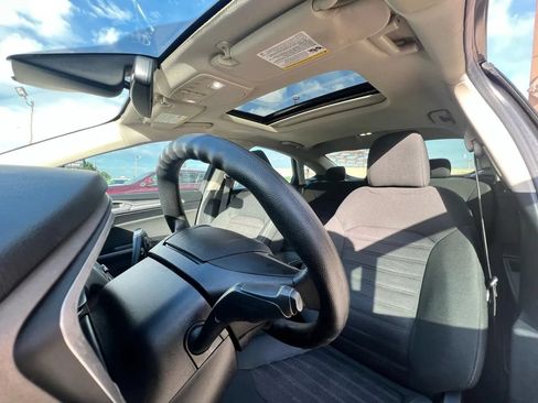 Used 2020 Ford Fusion SE FWD image 21