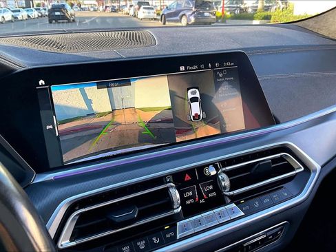 Used 2022 BMW X6 xDrive40i w/ M Sport Package image 26