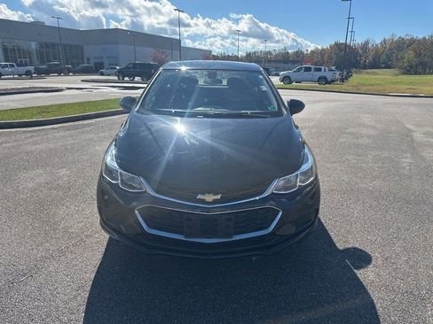 Used 2018 Chevrolet Cruze LS image 8