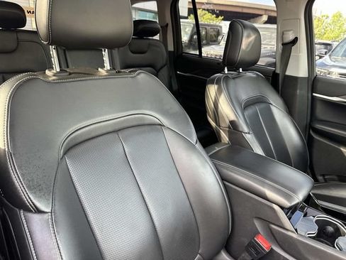 Used 2023 Jeep Grand Cherokee Limited w/ Luxury Tech Group II AWD/4WD image 11