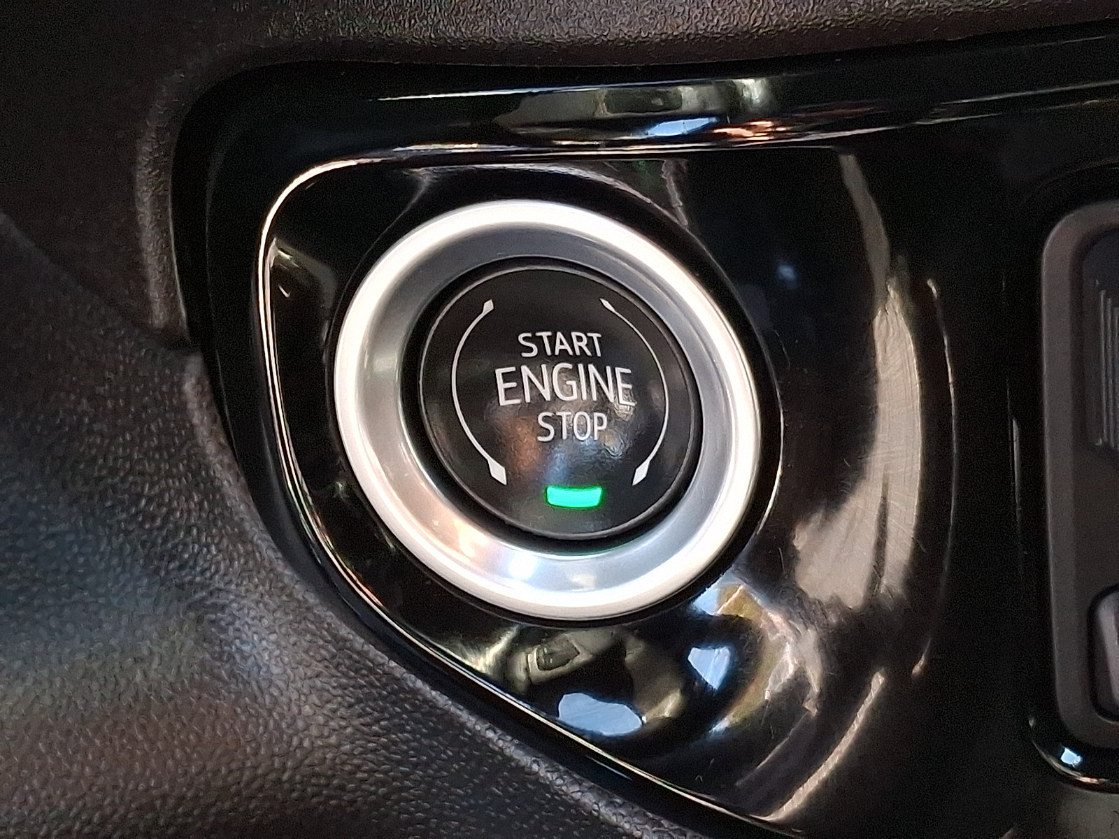 Used 2025 Chevrolet Silverado 1500 LT AWD/4WD image 23
