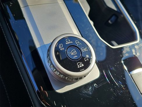 New 2026 Mitsubishi Outlander SE image 15