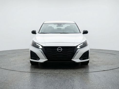 Used 2025 Nissan Altima 2.5 SV FWD image 2