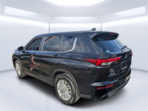 New 2025 Mitsubishi Outlander ES image 5