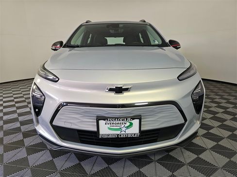 Used 2023 Chevrolet Bolt EUV Premier w/ Sun & Sound Package image 2