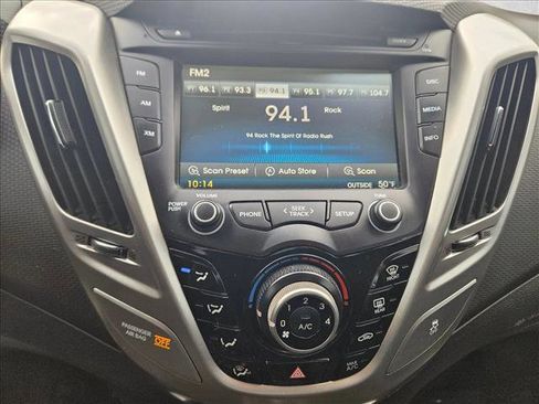 Used 2016 Hyundai Veloster image 13