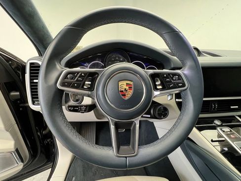 Certified 2023 Porsche Cayenne GTS AWD/4WD image 7