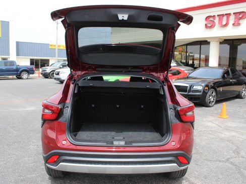 Used 2025 Chevrolet Trax LT FWD image 13