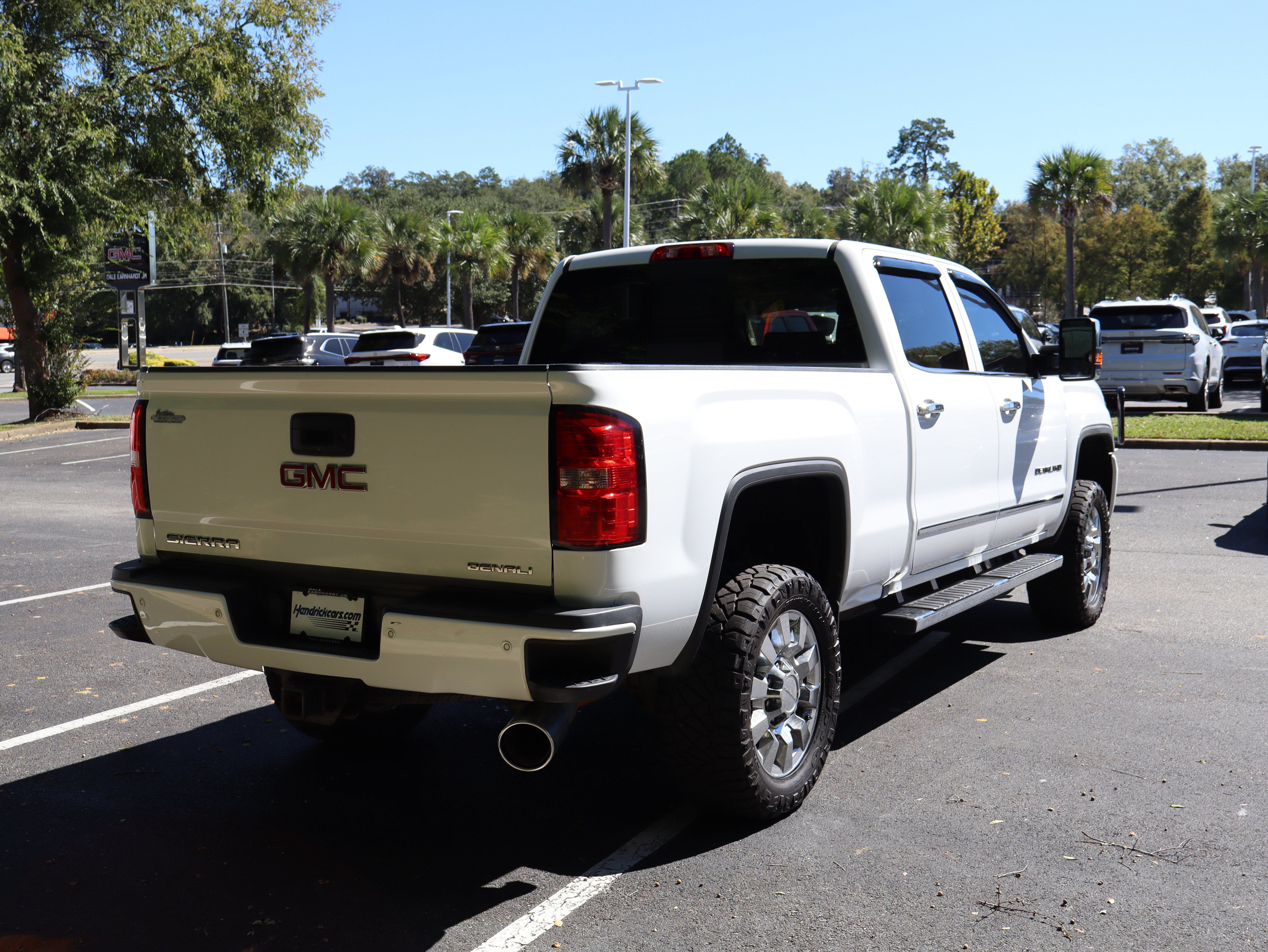 Used 2019 GMC Sierra 2500 Denali w/ Duramax Plus Package AWD/4WD image 10