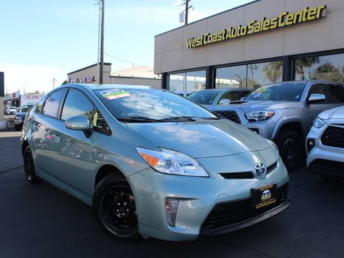 Used 2015 Toyota Prius Four FWD image 32