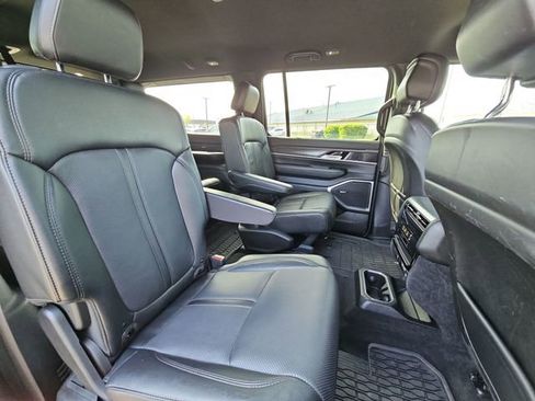 Used 2024 Jeep Wagoneer Series II AWD/4WD image 27