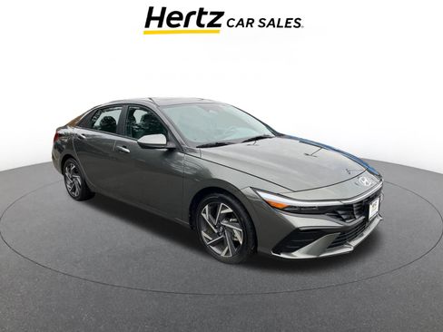 Used 2025 Hyundai Elantra SEL image 1