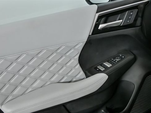 Used 2024 Mitsubishi Outlander SEL image 17