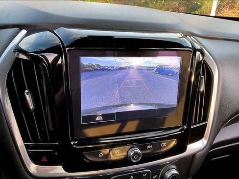 Used 2023 Chevrolet Traverse LT image 11