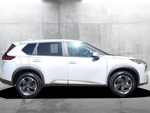 Certified 2025 Nissan Rogue SV FWD image 5