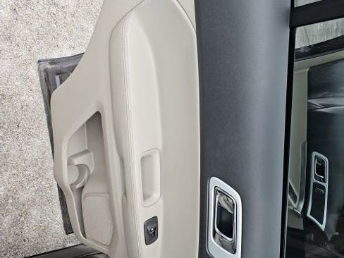 Used 2014 Ford Explorer XLT w/ Equipment Group 202A image 32