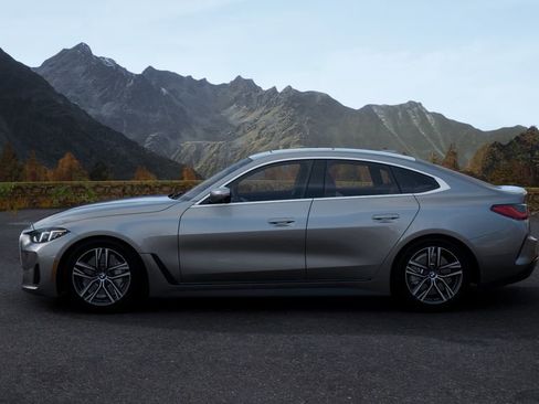 Used 2025 BMW 430i w/ Parking Assistance Package image 32