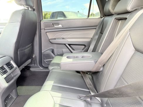 Used 2021 Volkswagen Atlas Cross Sport SE w/ Panoramic Sunroof Package FWD image 18