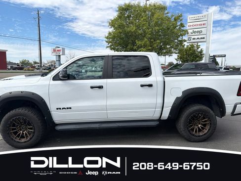 Used 2023 RAM 1500 Laramie AWD/4WD image 2
