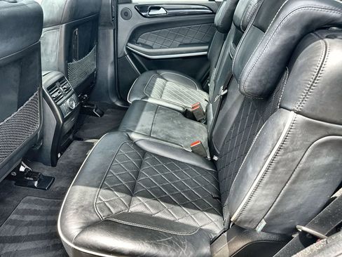 Used 2014 Mercedes-Benz GL 550 4MATIC image 7