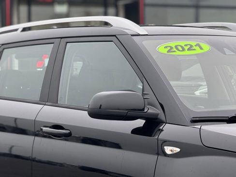 Used 2021 Hyundai Venue SEL image 4