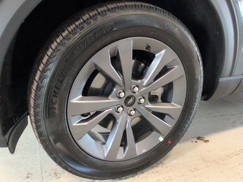 New 2026 Ford Explorer Active AWD/4WD image 9