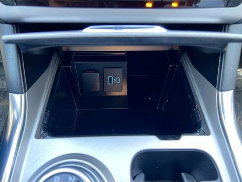 Used 2022 Ford Explorer XLT w/ Equipment Group 202A AWD/4WD image 19