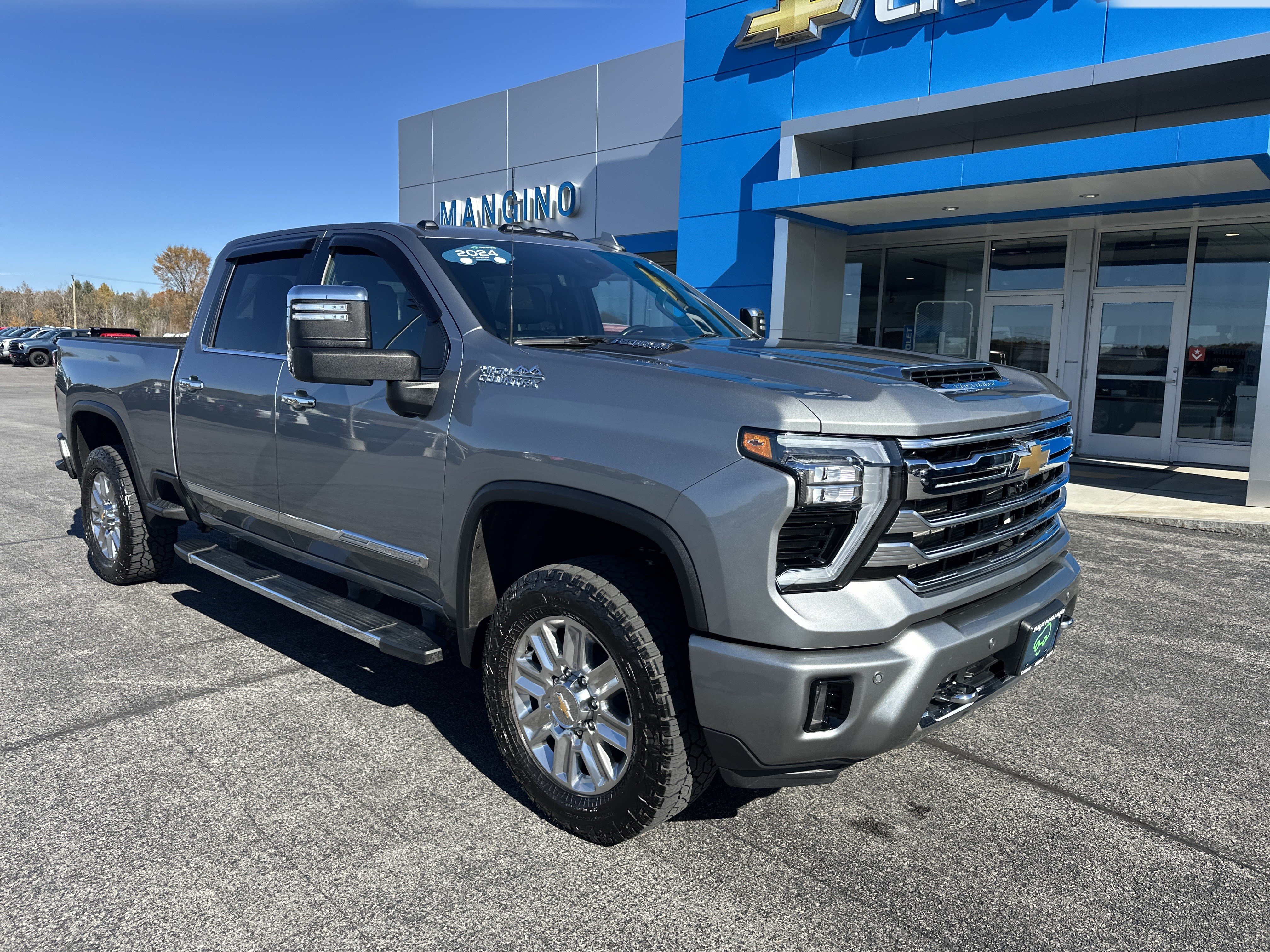 Used 2024 Chevrolet Silverado 2500 High Country w/ High Country Premium Package AWD/4WD image 2