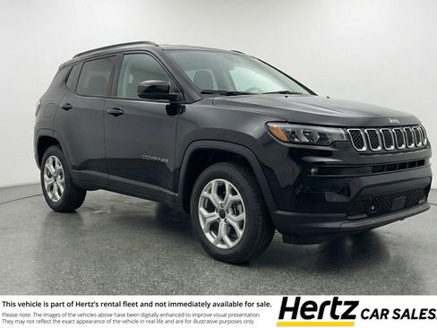 Used 2025 Jeep Compass Latitude AWD/4WD image 1