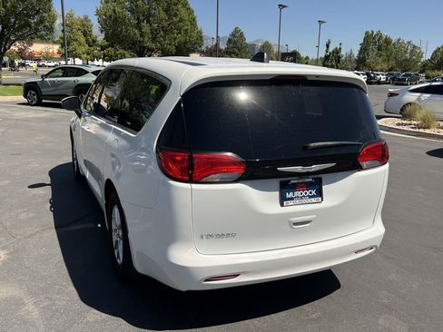 Used 2023 Chrysler Voyager LX FWD image 10