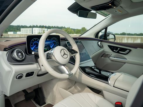 Certified 2023 Mercedes-Benz EQE 350+ 4MATIC SUV image 25