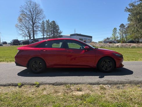 Used 2023 Hyundai Elantra SEL w/ Cargo Package image 6