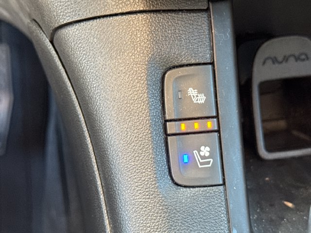 Used 2019 GMC Acadia Denali w/ Technology Package FWD image 24
