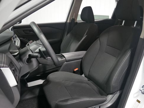 Used 2025 Nissan Rogue S image 10