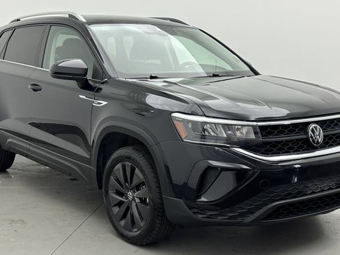 Used 2024 Volkswagen Taos SE image 3